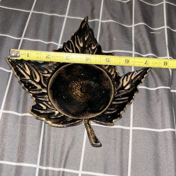Ornate leaf shaped candle holder / tray - Picture 3 of 3